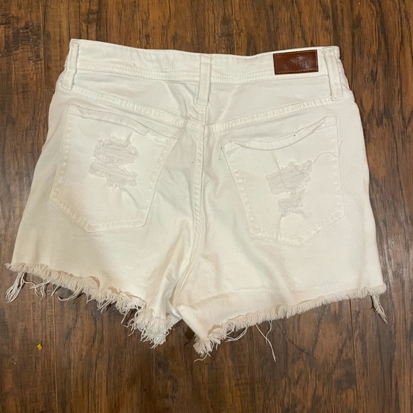 White Hollister distressed high waist shorts - Picture 4 of 5